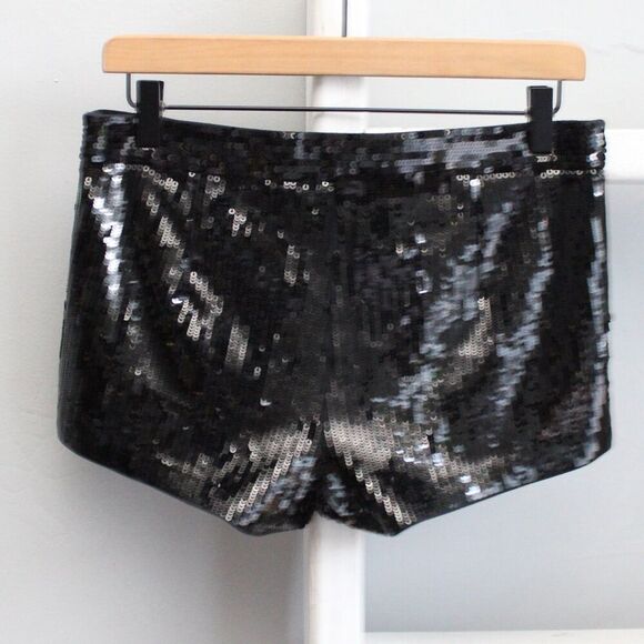 Express Women's Black Mid-Rise Sequin Shorts Size 2 - Picture 3 of 7